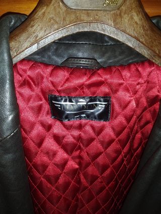 Chaqueta de Piel Negra y Roja