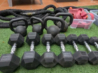 Mancuernas, Kettlebells, Elásticos