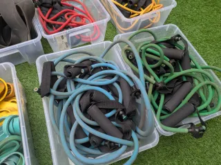 Mancuernas, Kettlebells, Elásticos