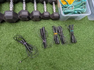 Mancuernas, Kettlebells, Elásticos