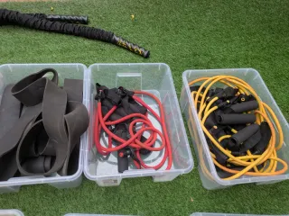 Mancuernas, Kettlebells, Elásticos