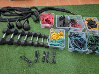 Mancuernas, Kettlebells, Elásticos