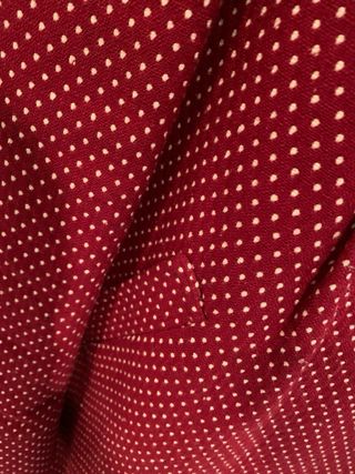 Abrigo rojo topos botones talla L