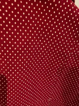 Abrigo rojo topos botones talla L