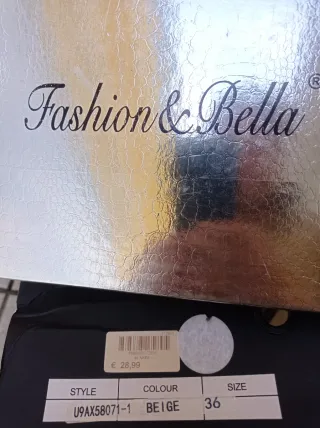 Scarponcini beige con zip e lacci
