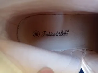 Scarponcini beige con zip e lacci