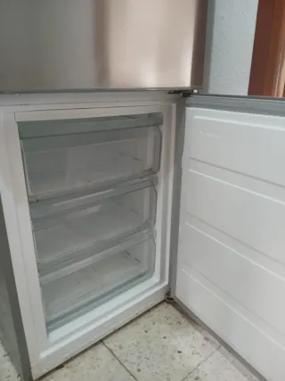 Frigorífico plateado