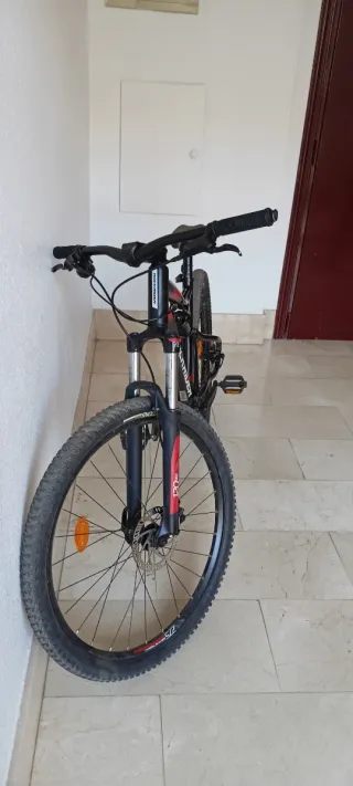 Bicicleta Rockrider 530 Negra y Roja