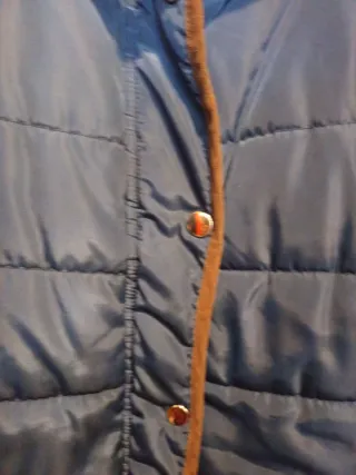 Cazadora invierno azul, con cuello de pelito.