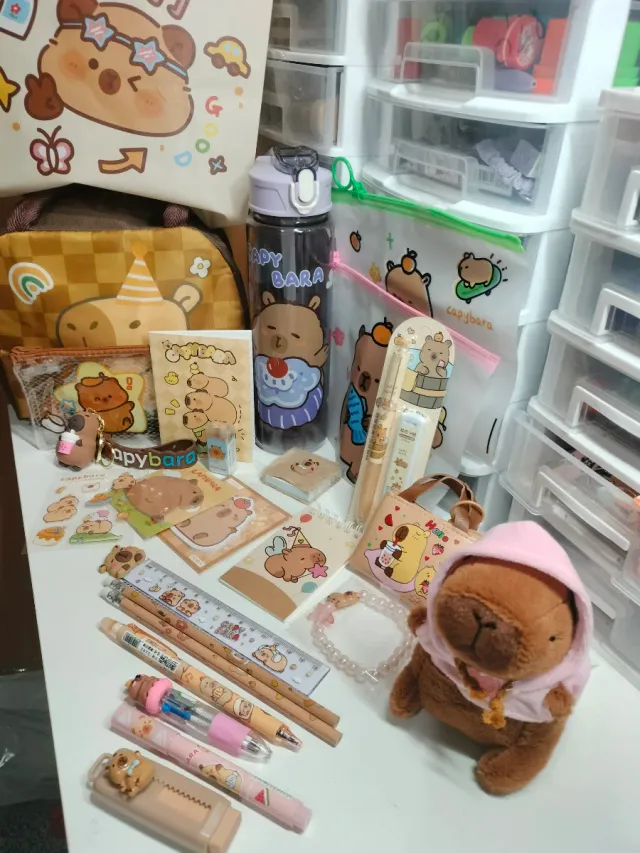 Set Papelería Capibara Kawaii