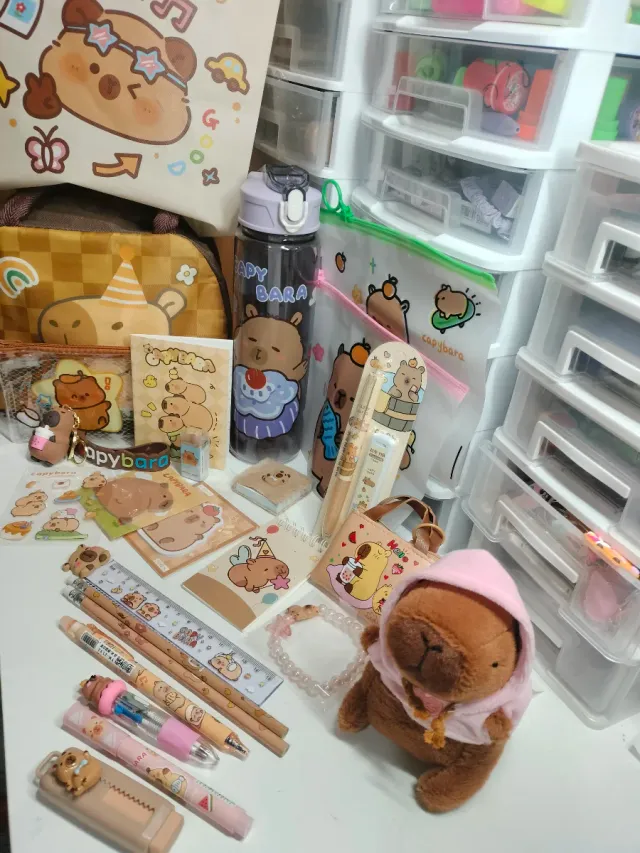 Set Papelería Capibara Kawaii