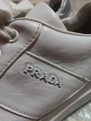 Zapatillas Prada Blancas y Plateadas