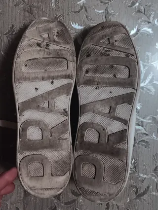 Zapatillas Prada Blancas y Plateadas