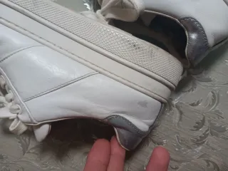 Zapatillas Prada Blancas y Plateadas