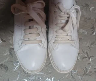 Zapatillas Prada Blancas y Plateadas