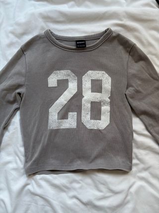 Top manga larga gris Bershka
