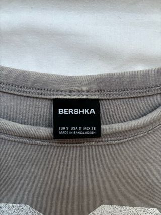 Top manga larga gris Bershka