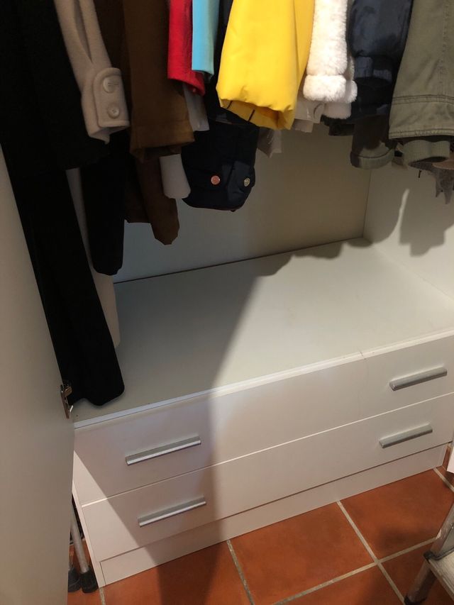 Ropero blanco 2 puertas y 2 cajones