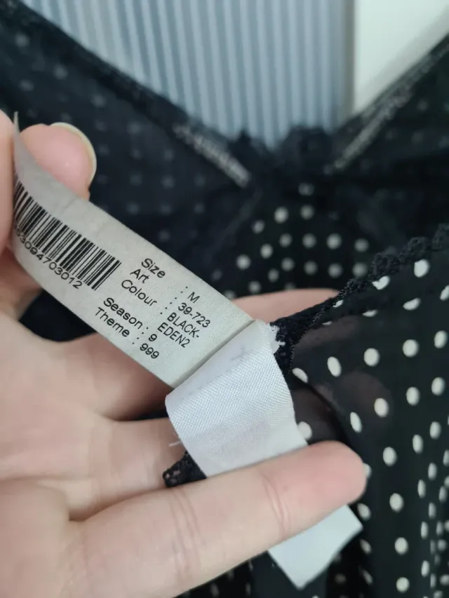 Lingerie sexy com bolinhas