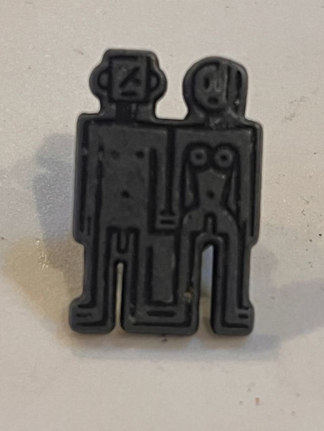 Pin Desigual Peret Thomas Miller insignia Badge