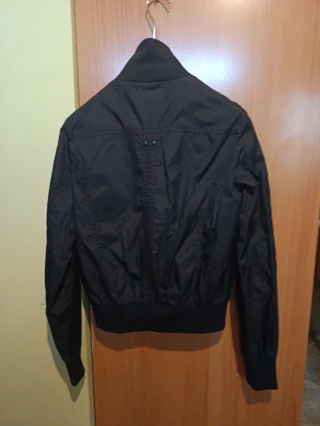 Chaqueta unisex negra. Super cómoda