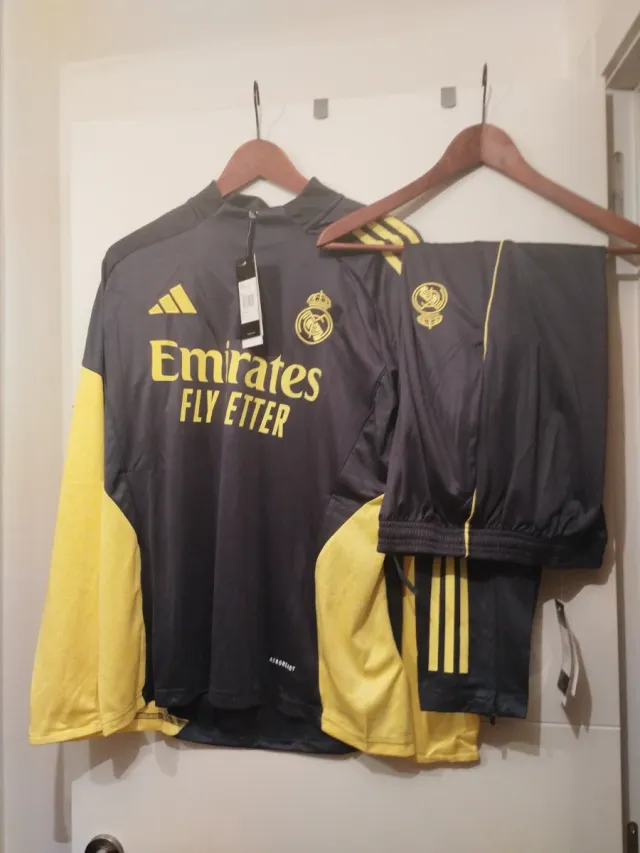 Chándal Adidas Negro y Amarillo