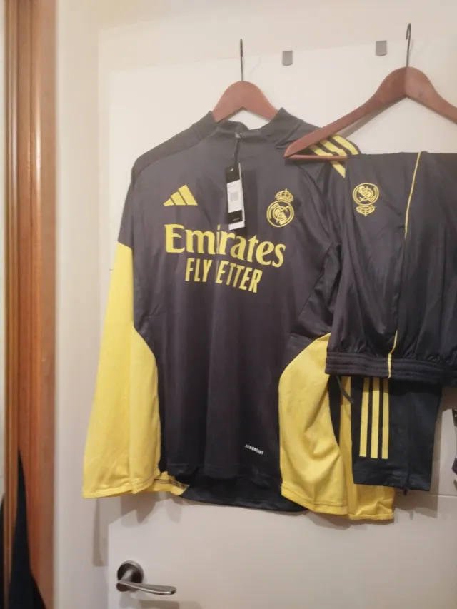 Chándal Adidas Negro y Amarillo