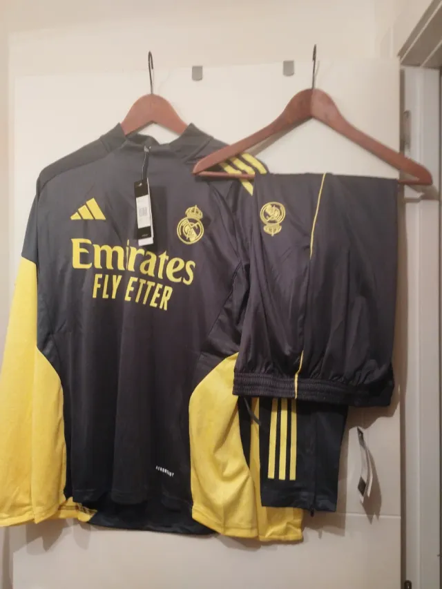 Chándal Adidas Negro y Amarillo