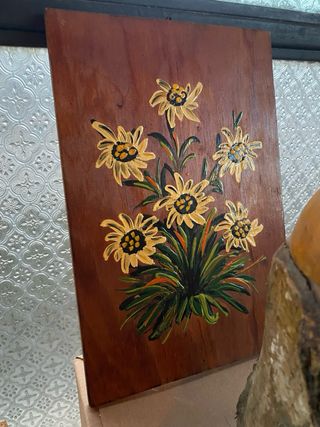 Bottiglia di legno e quadretto dipinto a mano