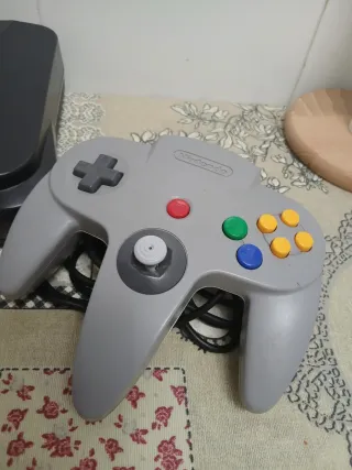 Consola Nintendo 64 Negra y Gris