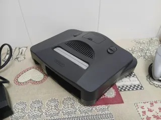 Consola Nintendo 64 Negra y Gris