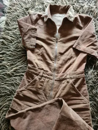 Mono manga corta en tono marrón