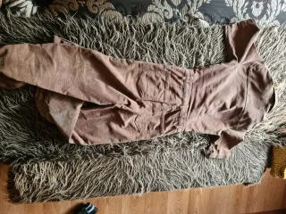 Mono manga corta en tono marrón