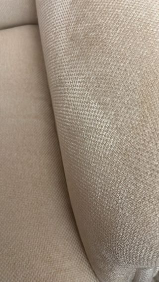 Butaca elegante beige patas madera