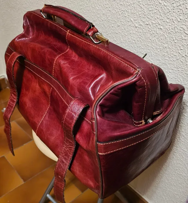 Maletín vintage en piel tipo médico/diligencia