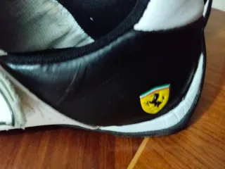 Zapatillas Puma Blancas y Negras