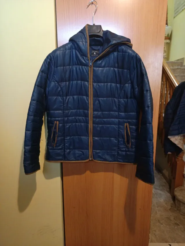 Cazadora azul acolchada capucha XL