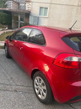 Kia Rio 1.2 CVVT Concept – 2014 – 3 puertas – Rojo