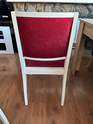 Sillas Rojas y Blancas.