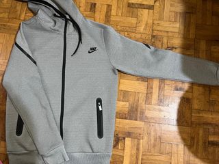 Chaqueta Nike Gris con Cremallera