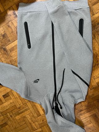 Chaqueta Nike Gris con Cremallera