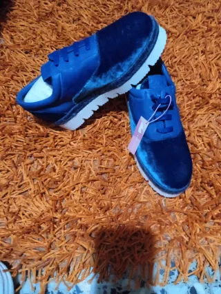Zapatos azules de terciopelo