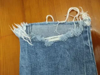 Pantalón vaquero desgastado