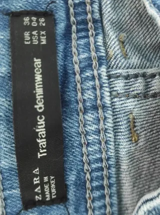 Pantalón vaquero desgastado