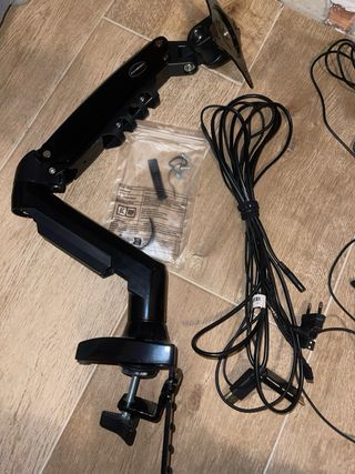 Torre, Tastiera, Cuffie, Supporto Mouse e Tappetino