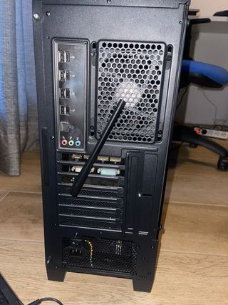 Torre, Tastiera, Cuffie, Supporto Mouse e Tappetino