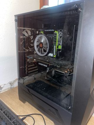 Torre, Tastiera, Cuffie, Supporto Mouse e Tappetino