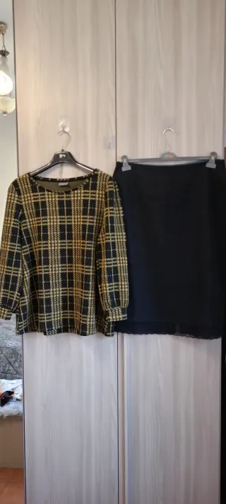 Gonna nera e felpa scozzese taglia XL