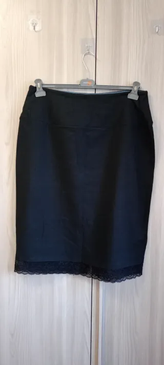 Gonna nera e felpa scozzese taglia XL