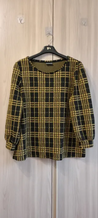 Gonna nera e felpa scozzese taglia XL